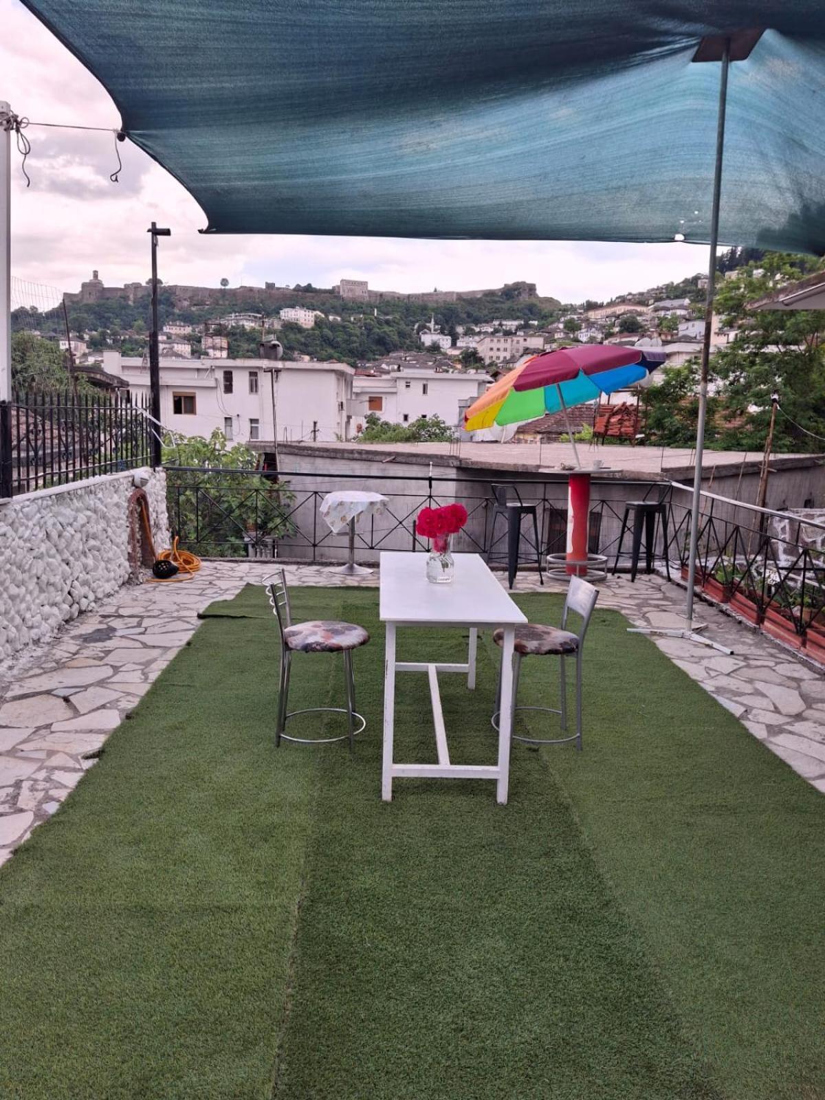 Aleko Guest House Gjirokastër Buitenkant foto